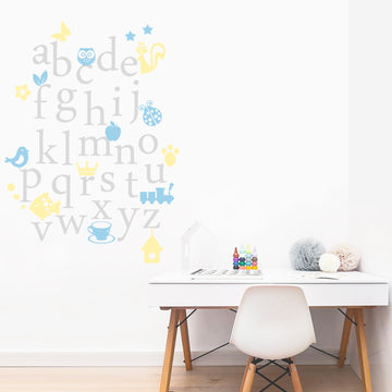 Adesivo Decorativo de Parede Infantil composto por um abecedário que além de decorar, irá distrair e estimular o aprendizado dos pequenos!